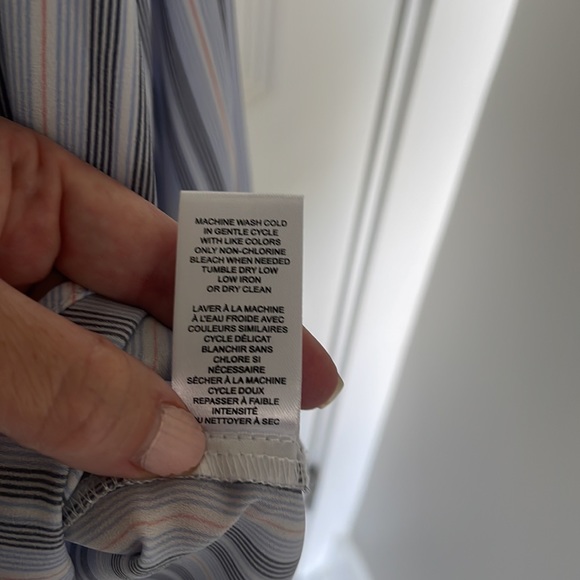 T Tahari Blue Striped Blouse - Large - only worn and washed 1 time. - Picture 6 of 7